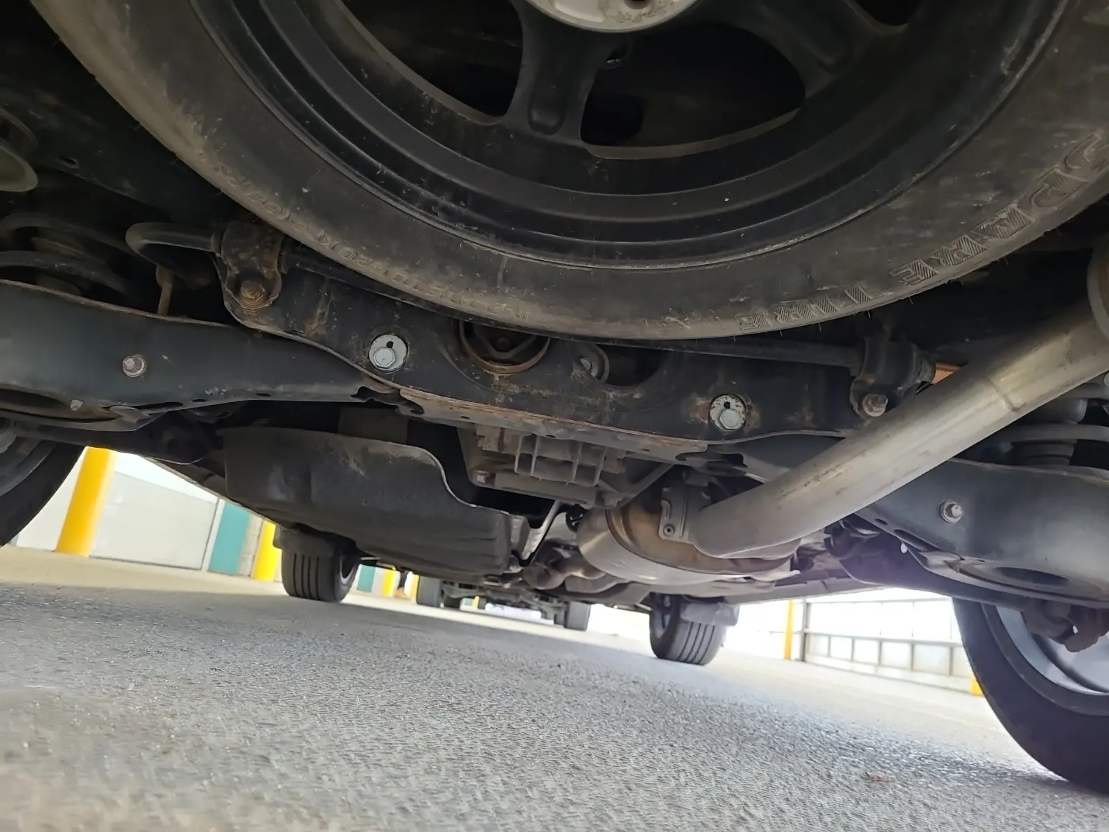 Undercarriage - Rear Photo