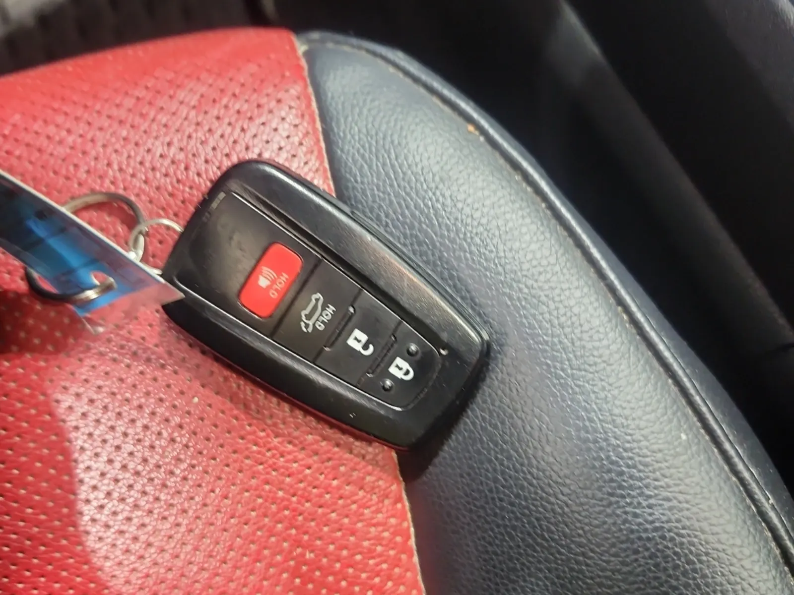 Keys/Fobs/Manual Photo