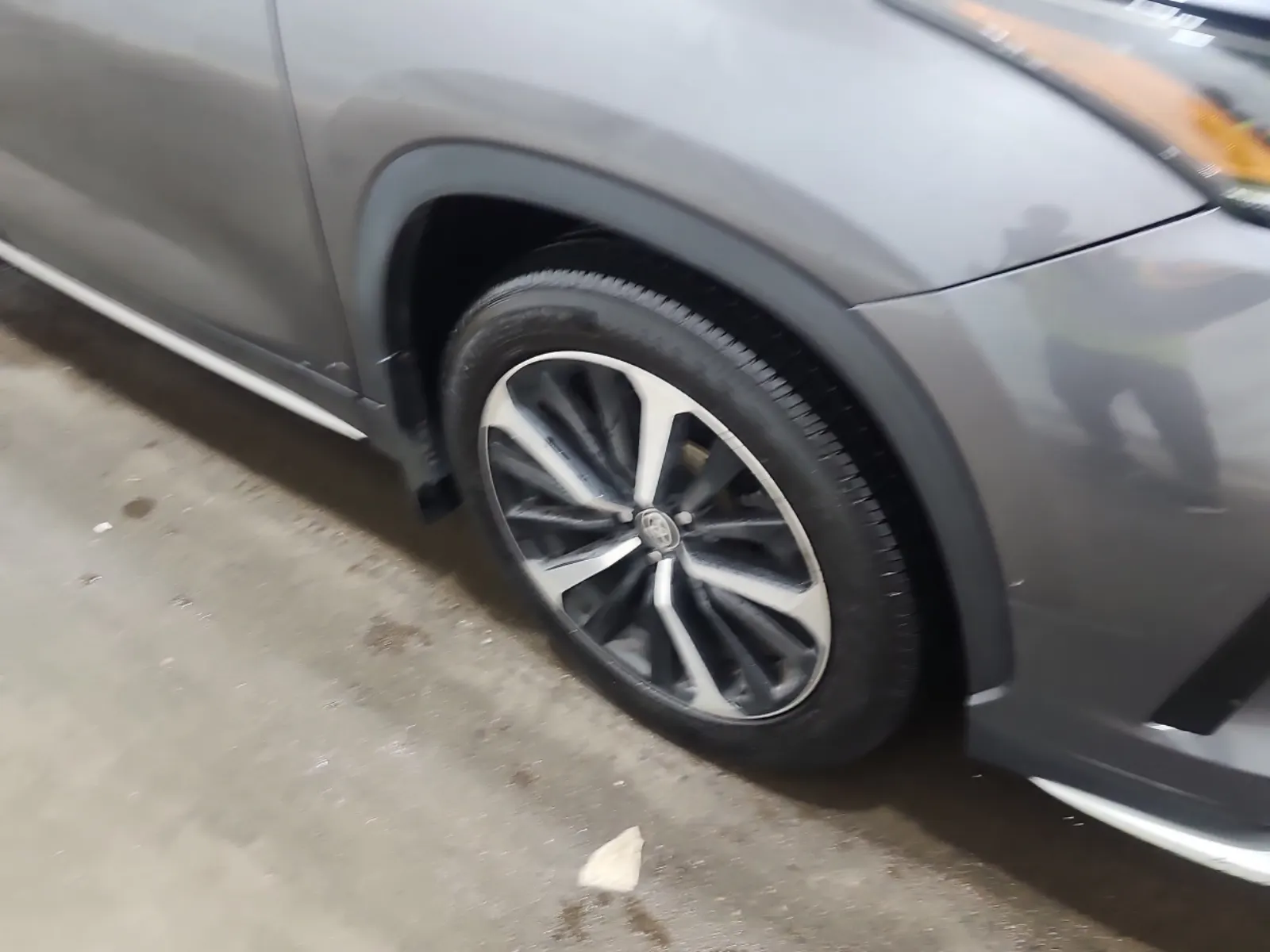 Right Front Wheel/Tire Photo