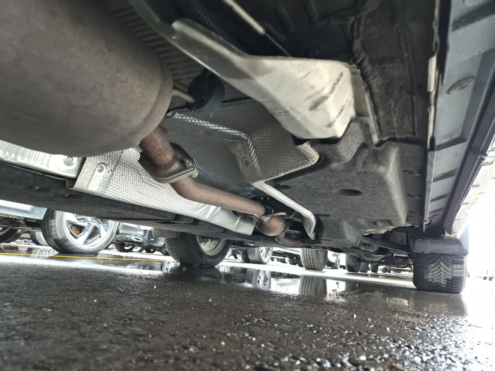 Undercarriage - Passenger Photo