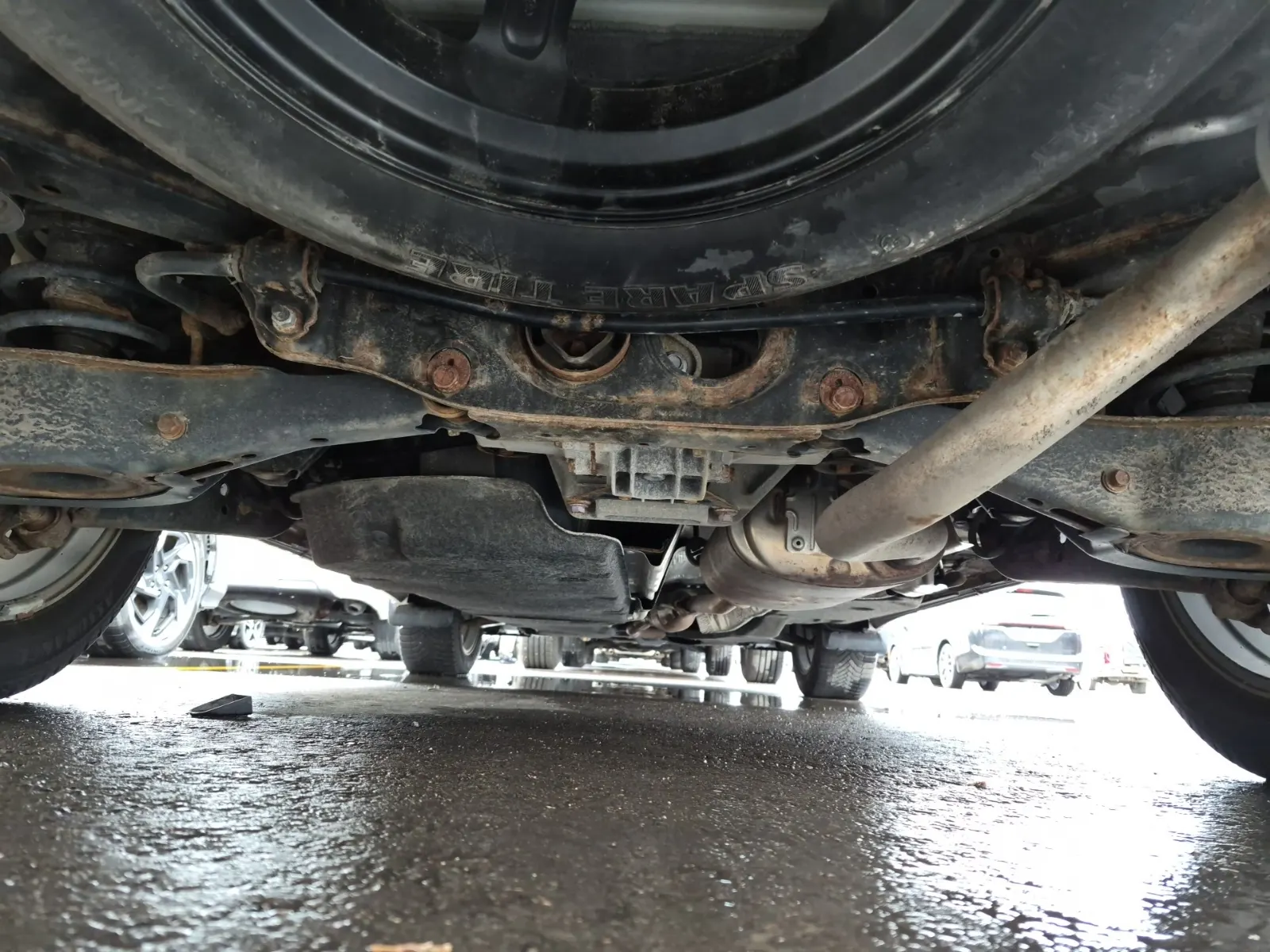 Undercarriage - Rear Photo