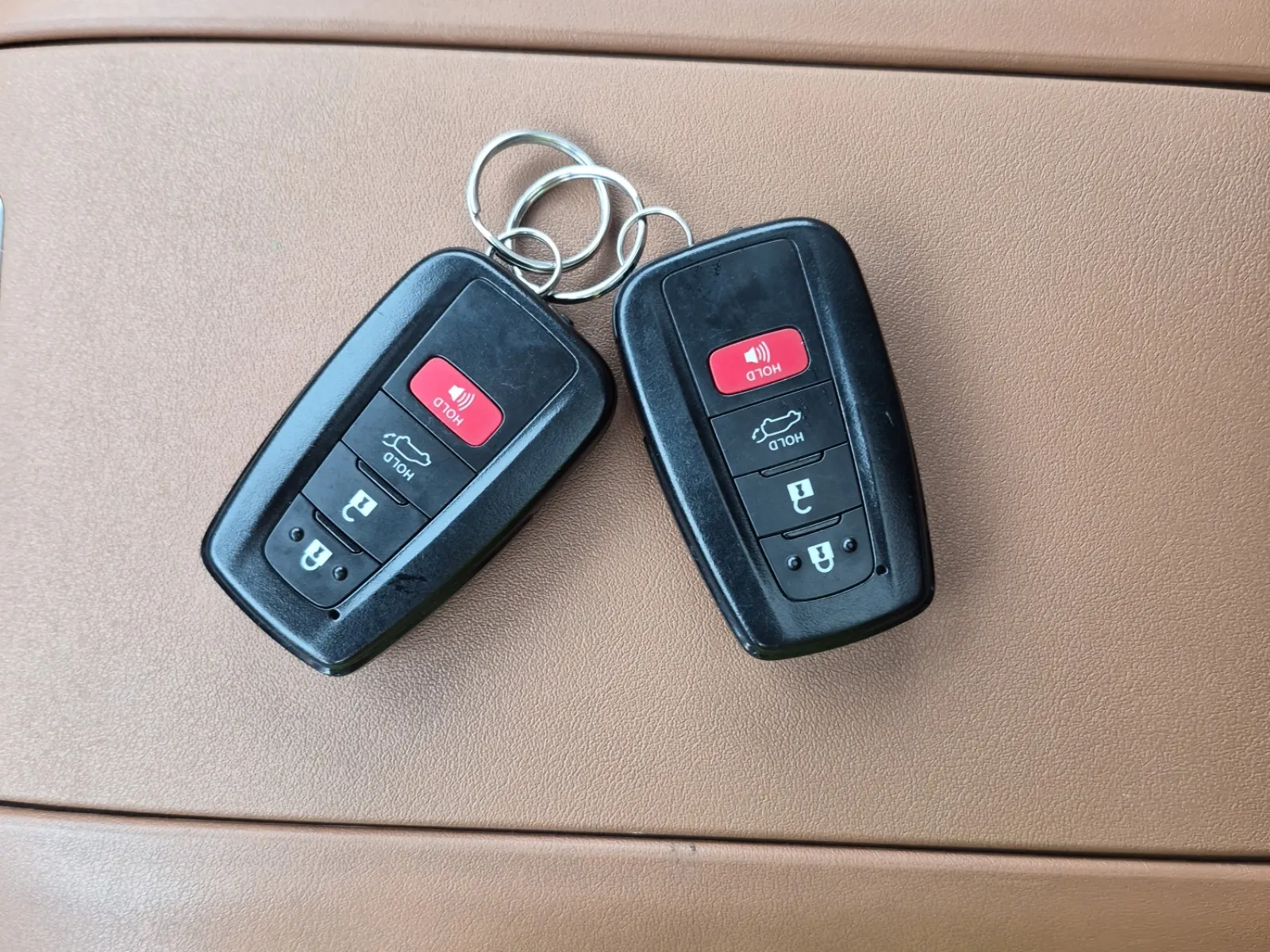Keys/Fobs/Manual Photo
