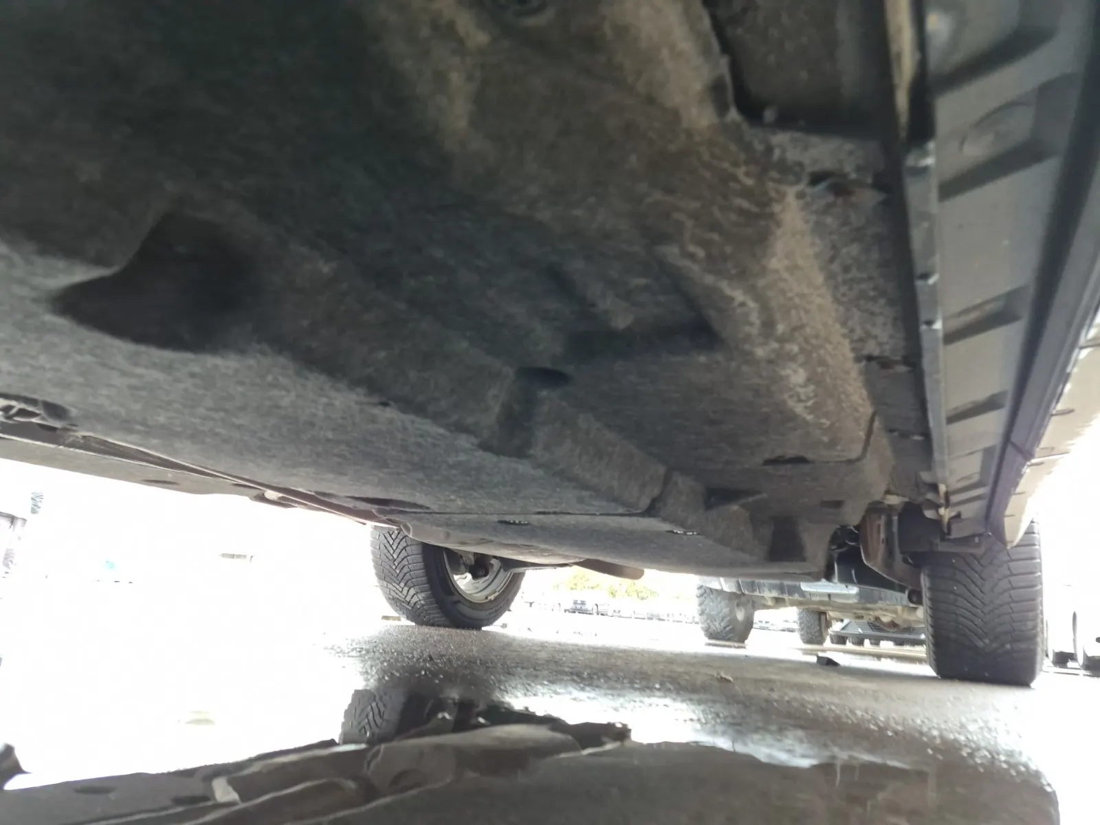 Undercarriage - Driver Photo