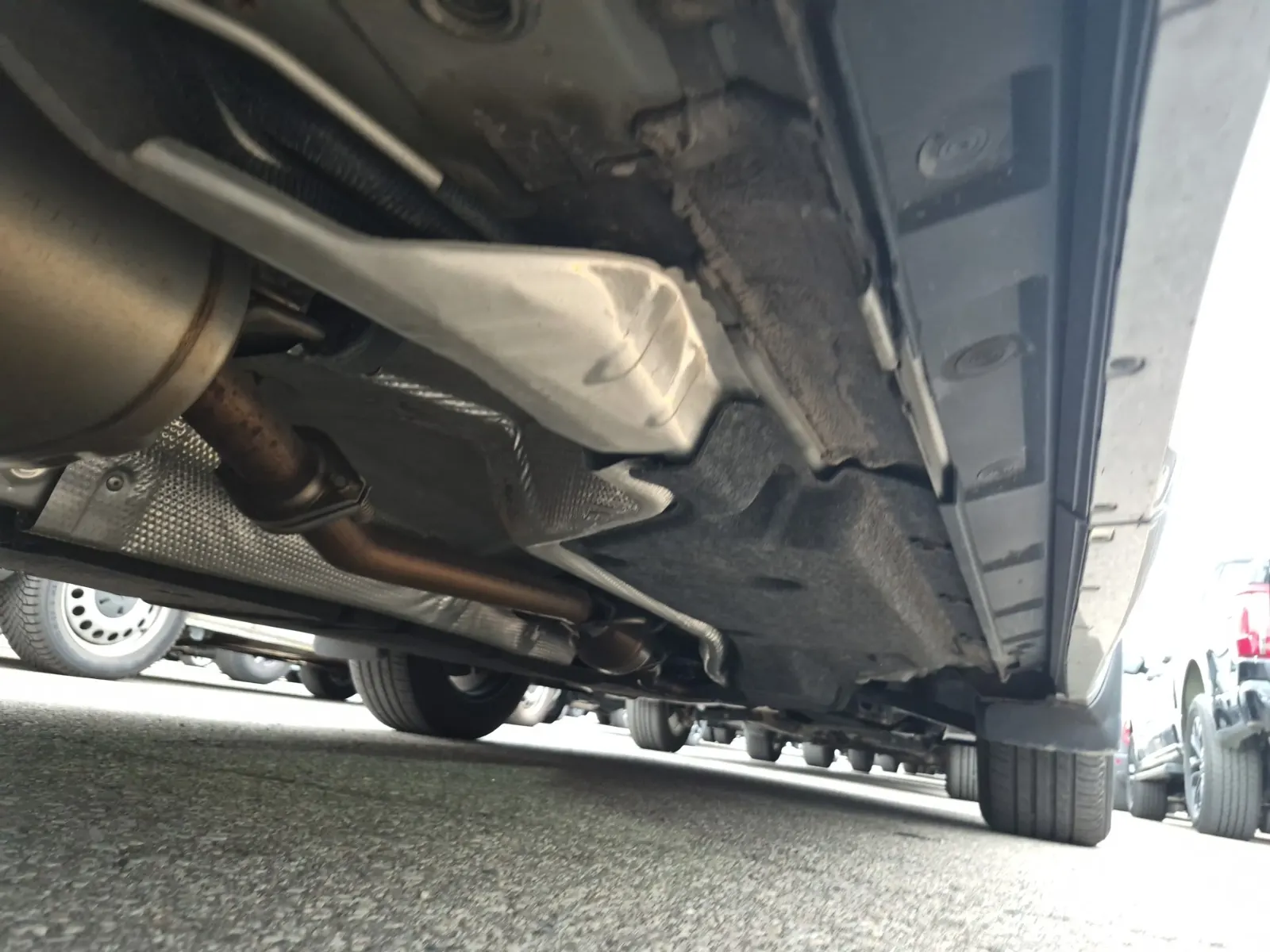 Undercarriage - Passenger Photo