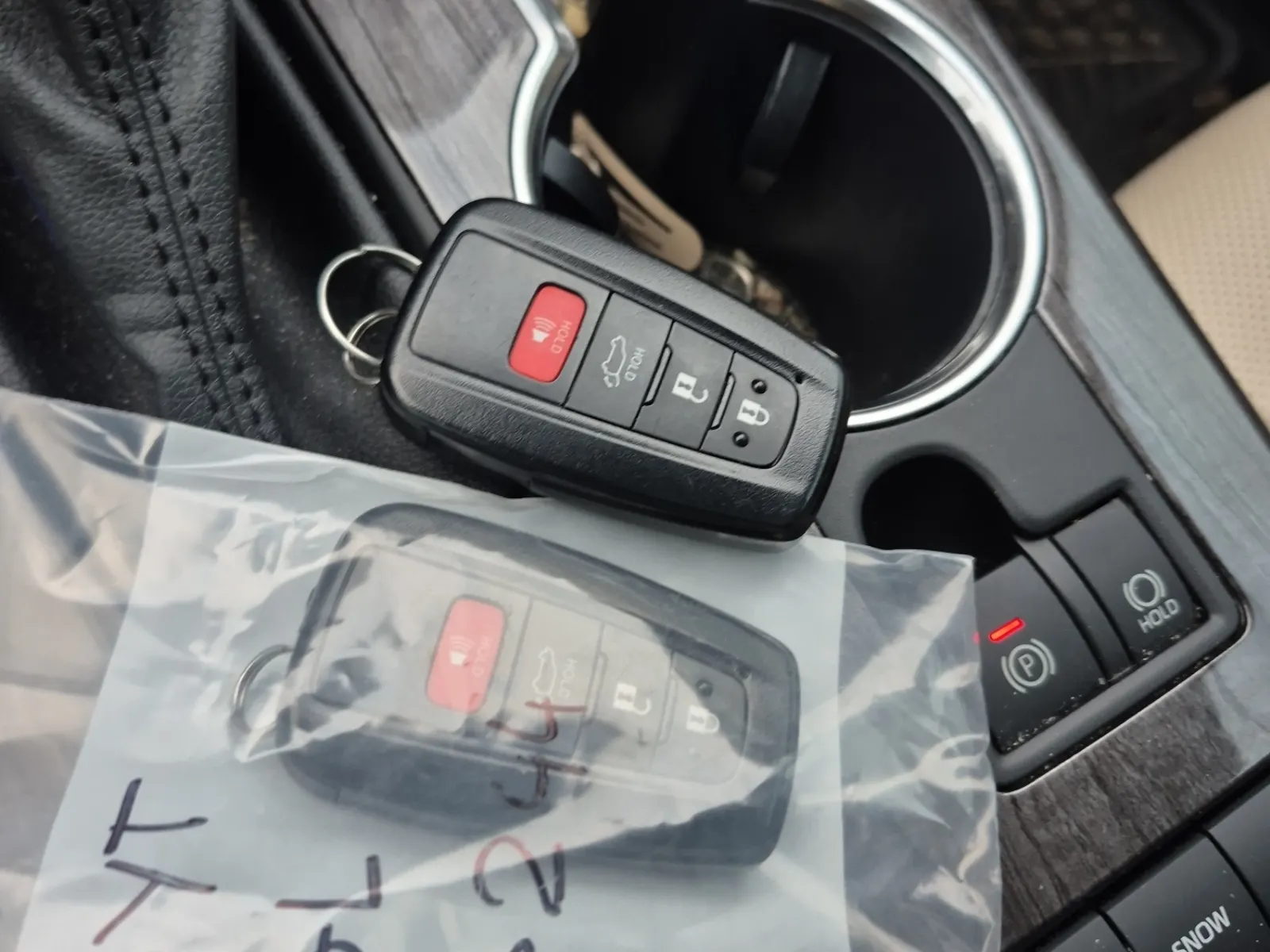 Keys/Fobs/Manual Photo