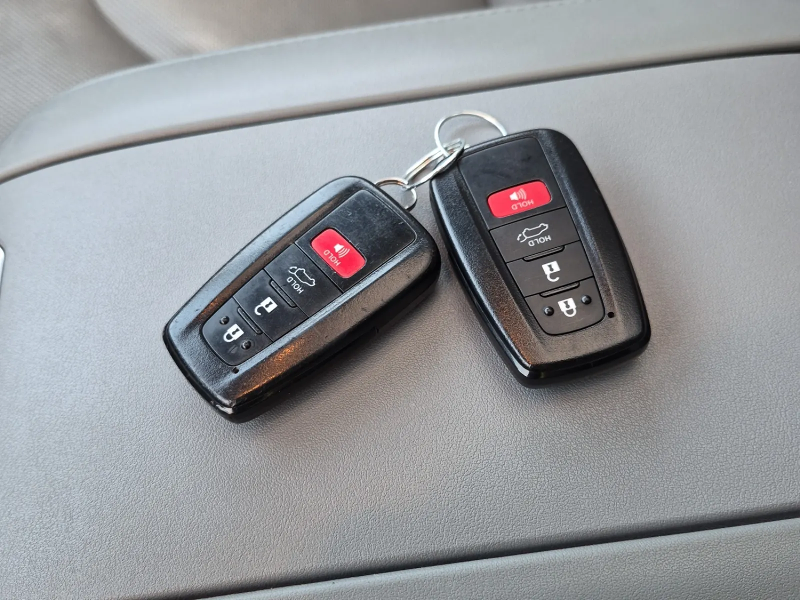 Keys/Fobs/Manual Photo