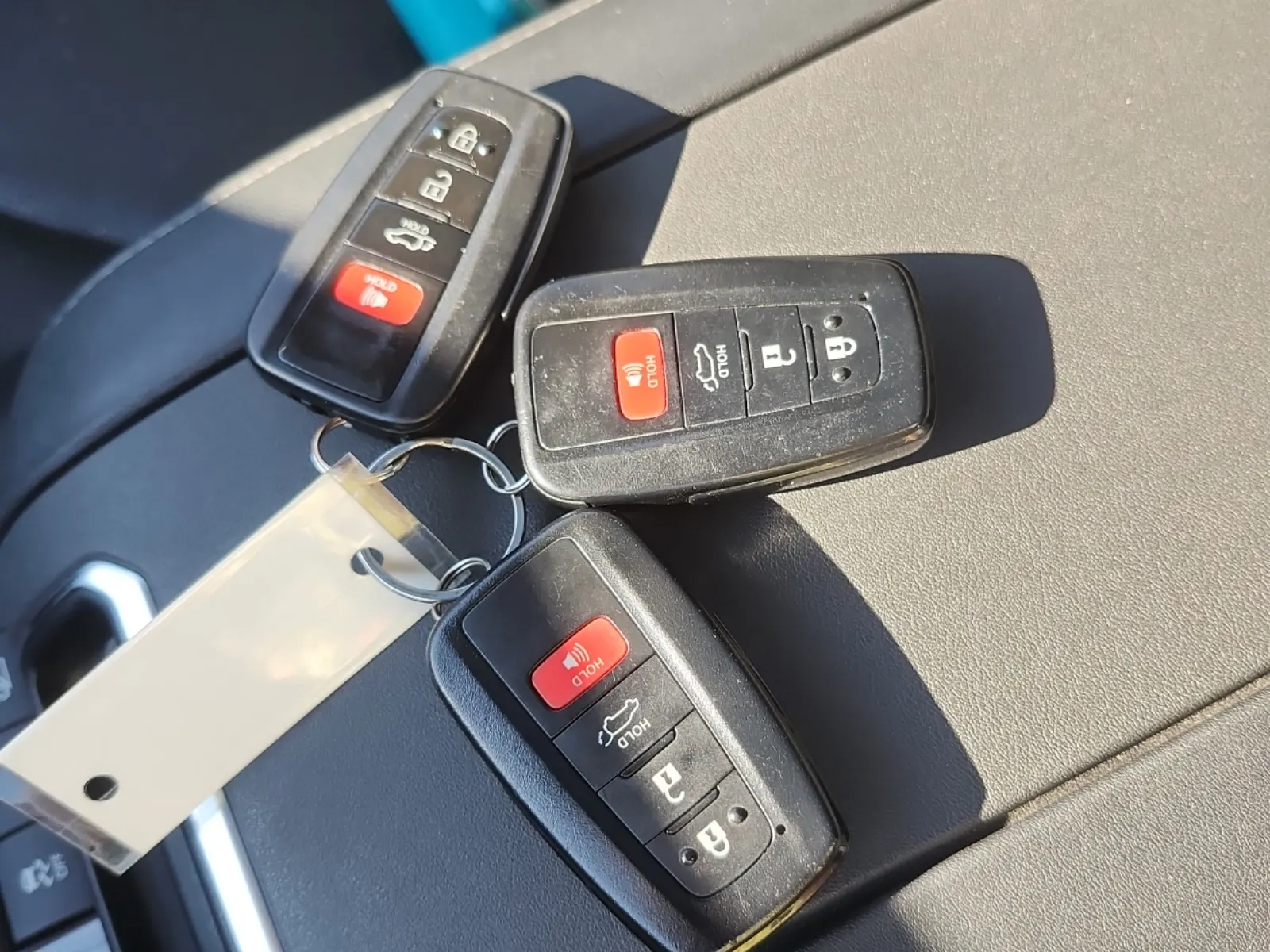Keys/Fobs/Manual Photo