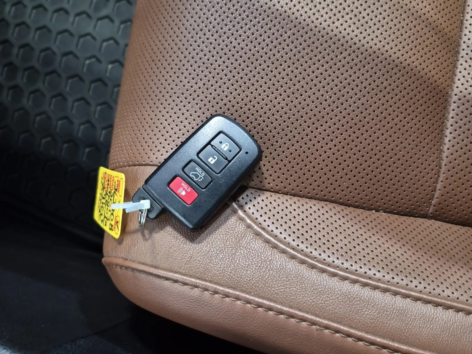 Keys/Fobs/Manual Photo