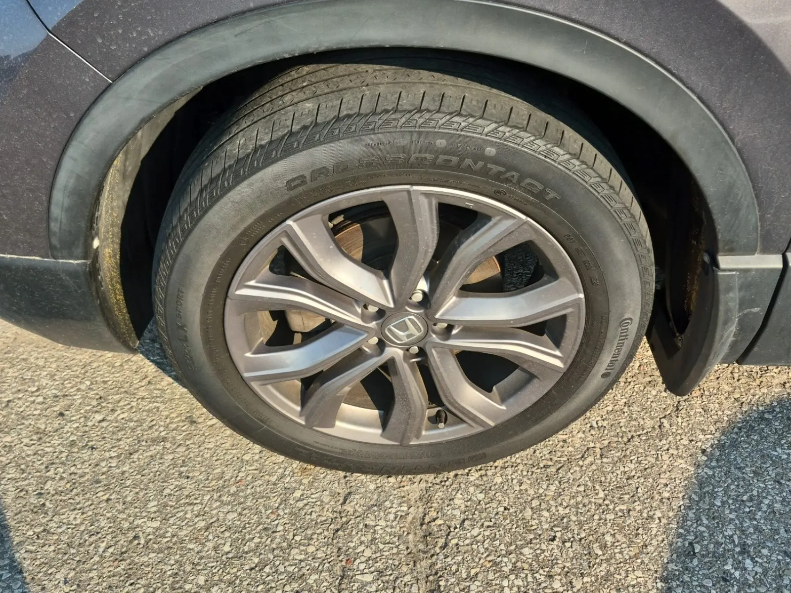 Front driver wheel/tire photo