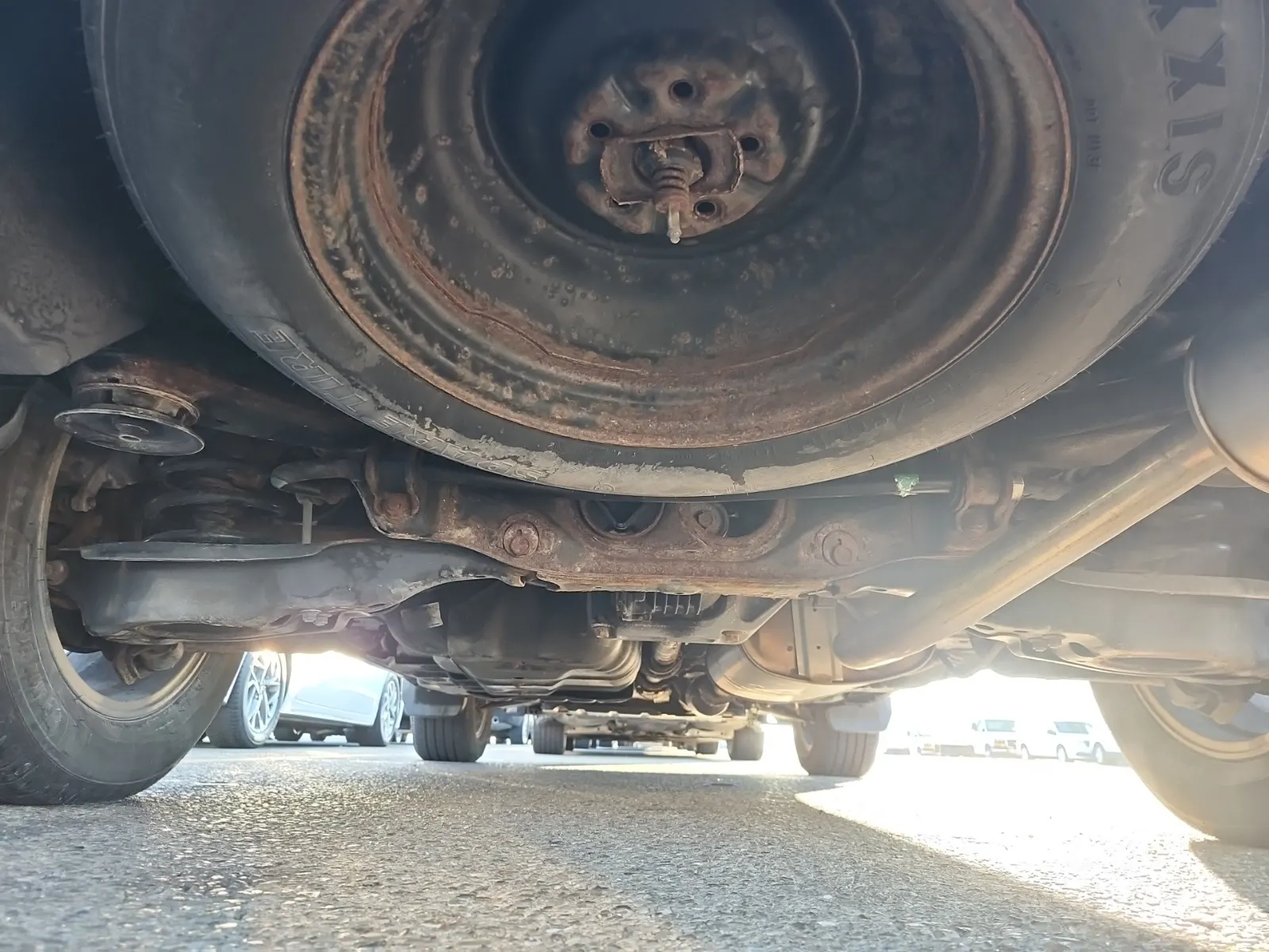 Undercarriage - Rear Photo