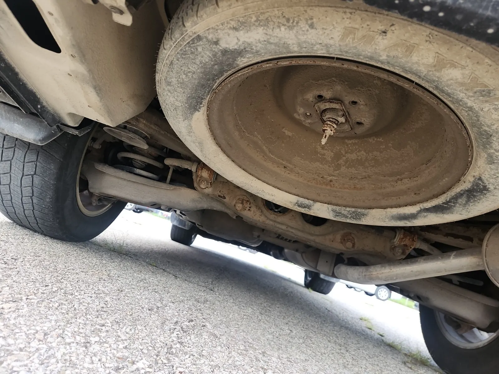 Undercarriage - Rear Photo