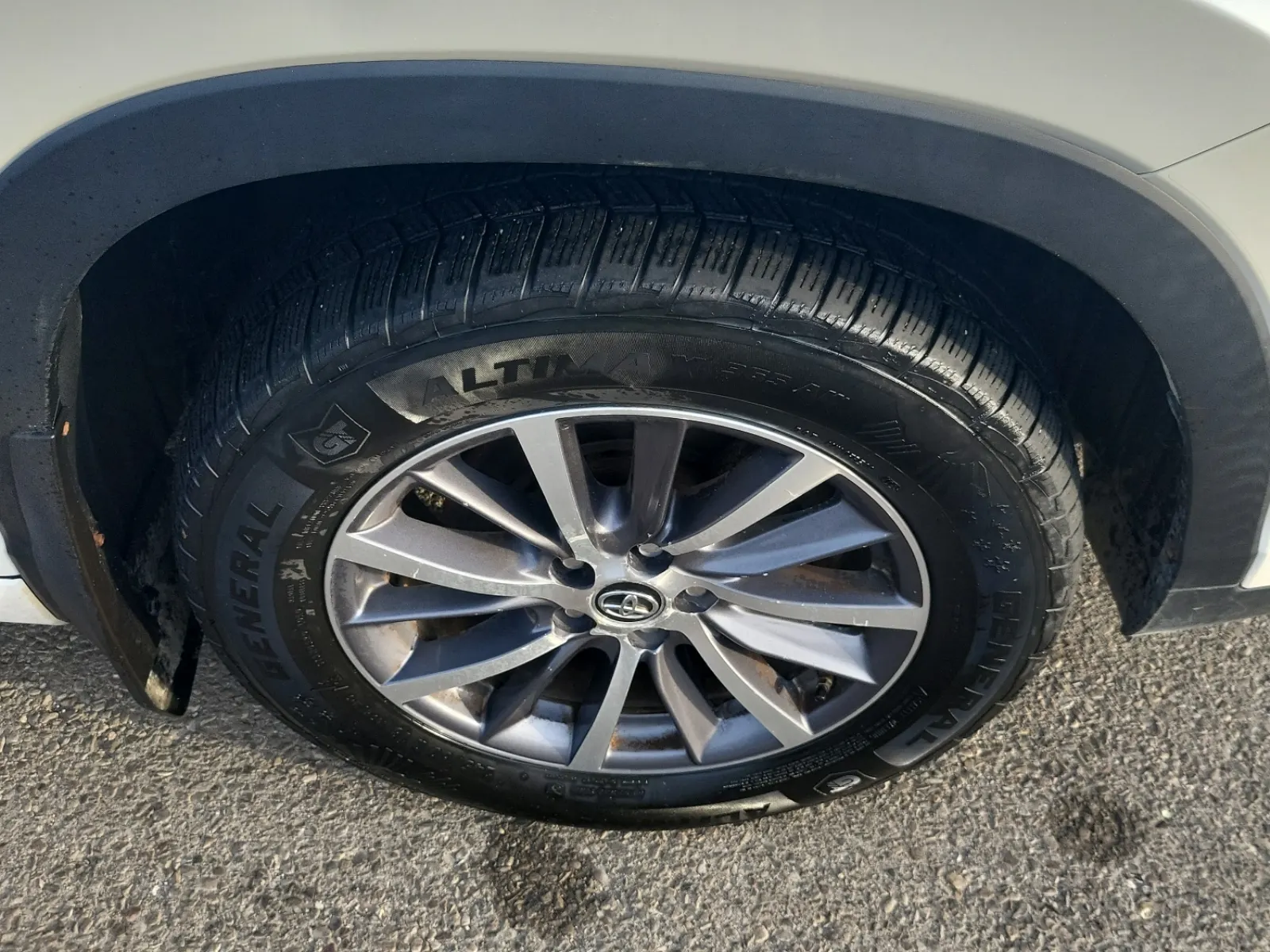 Right Front Wheel/Tire Photo
