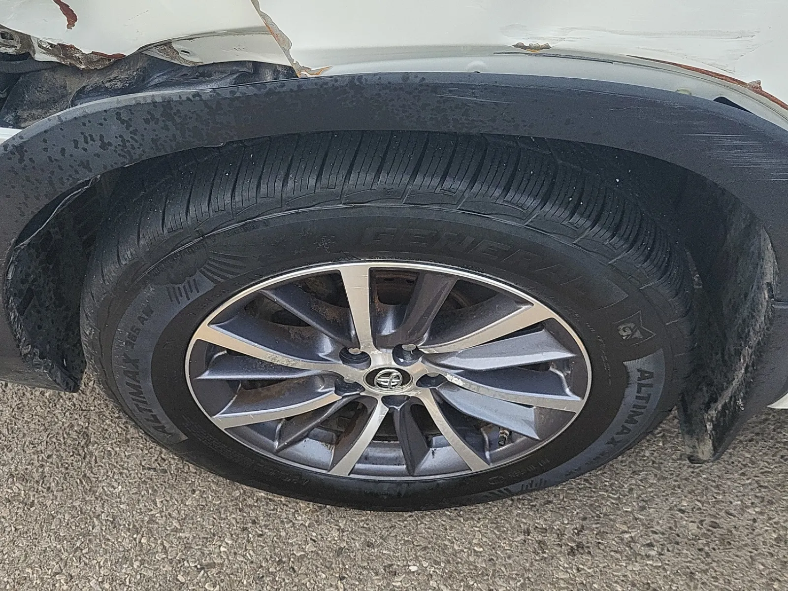 Front driver wheel/tire photo