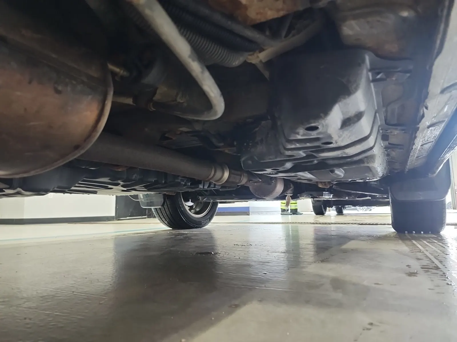 Undercarriage - Passenger Photo