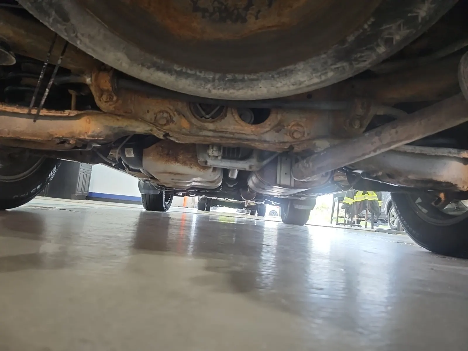 Undercarriage - Rear Photo