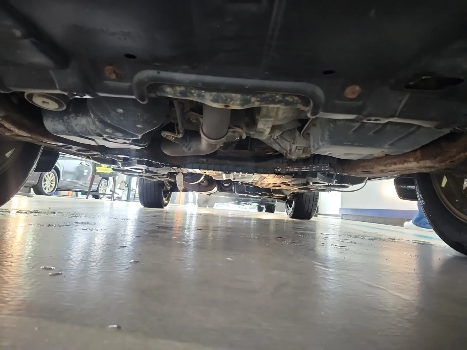 Undercarriage - Front Photo