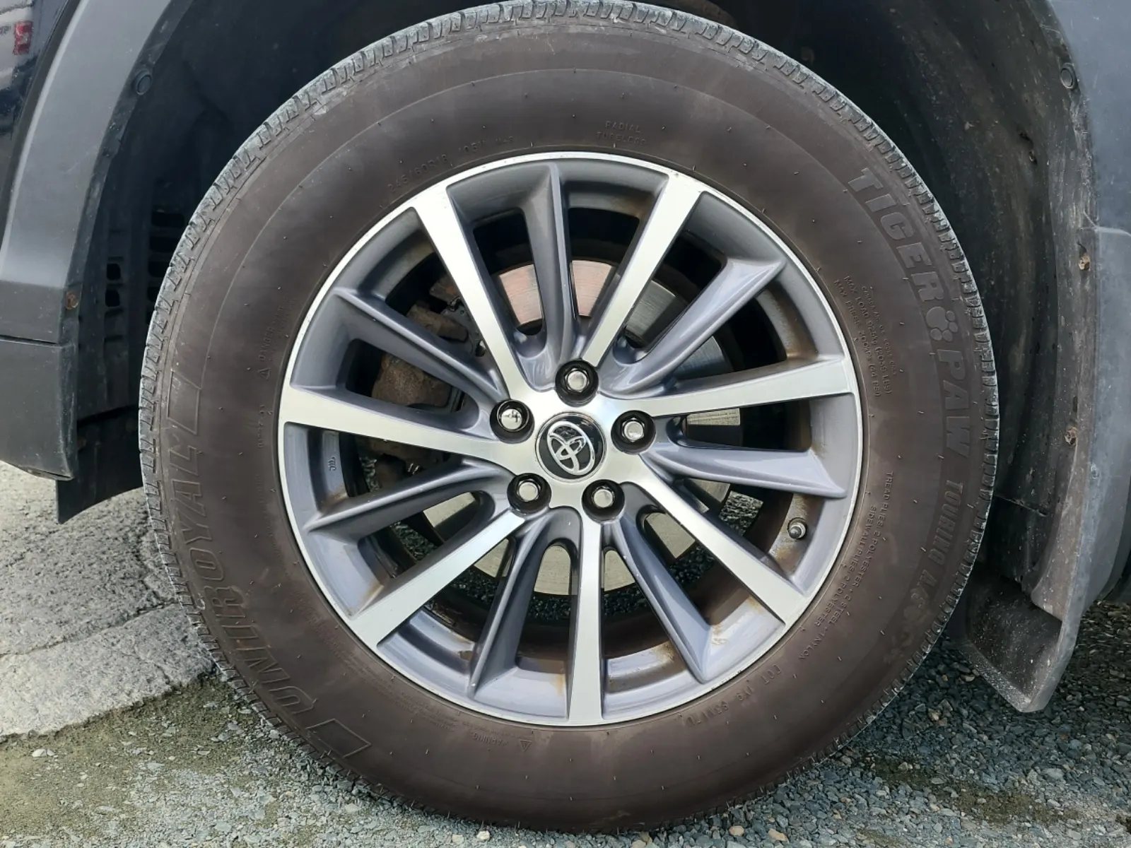 Front driver wheel/tire photo