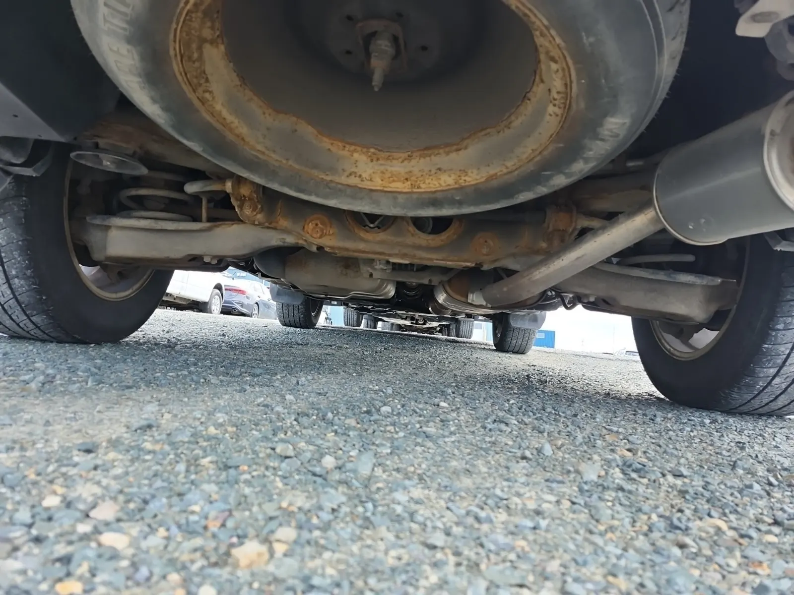 Undercarriage - Rear Photo