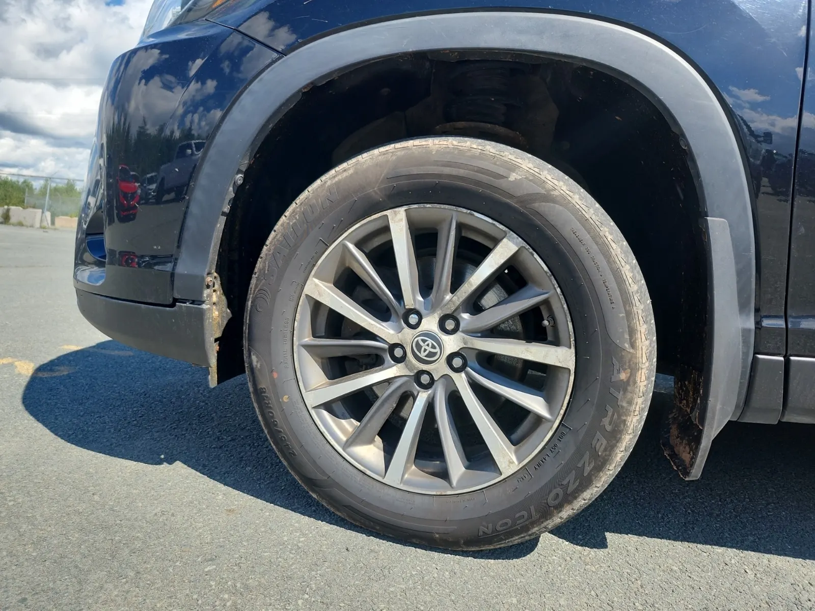 Front driver wheel/tire photo