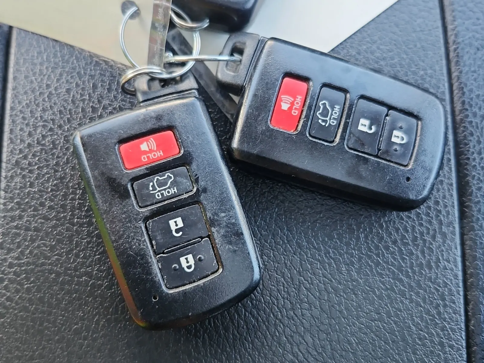 Keys/Fobs/Manual Photo
