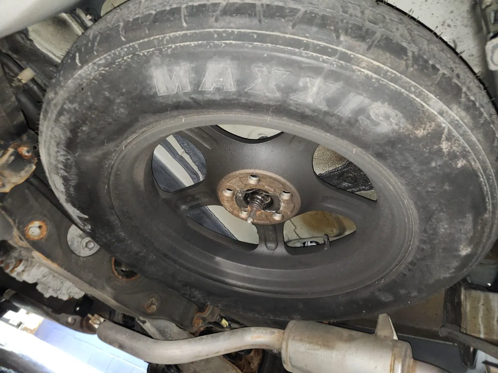 Spare Tire & Wheel Photo