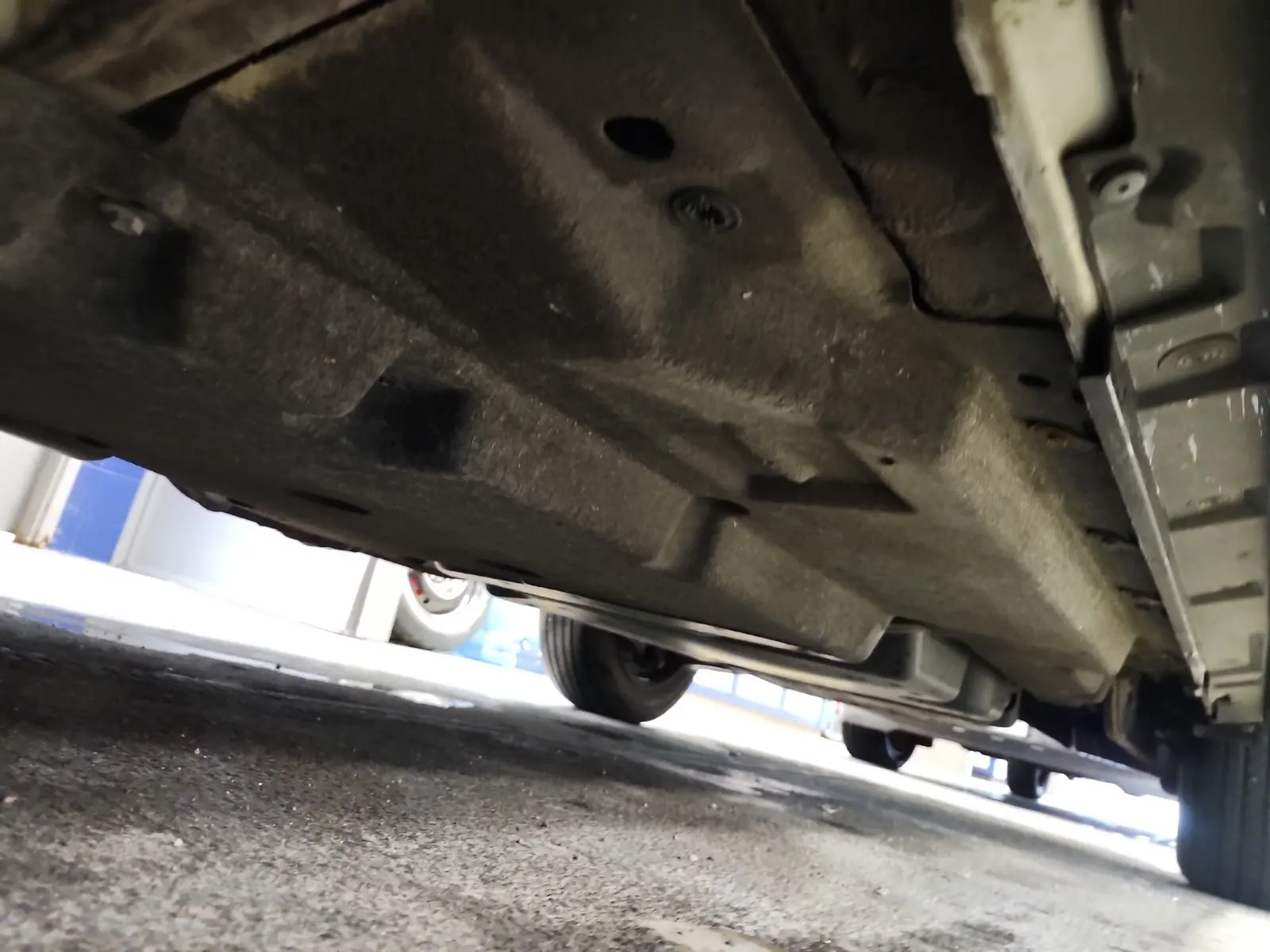 Undercarriage - Driver Photo