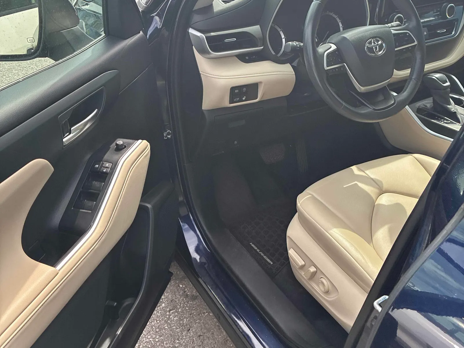 Interior driver side