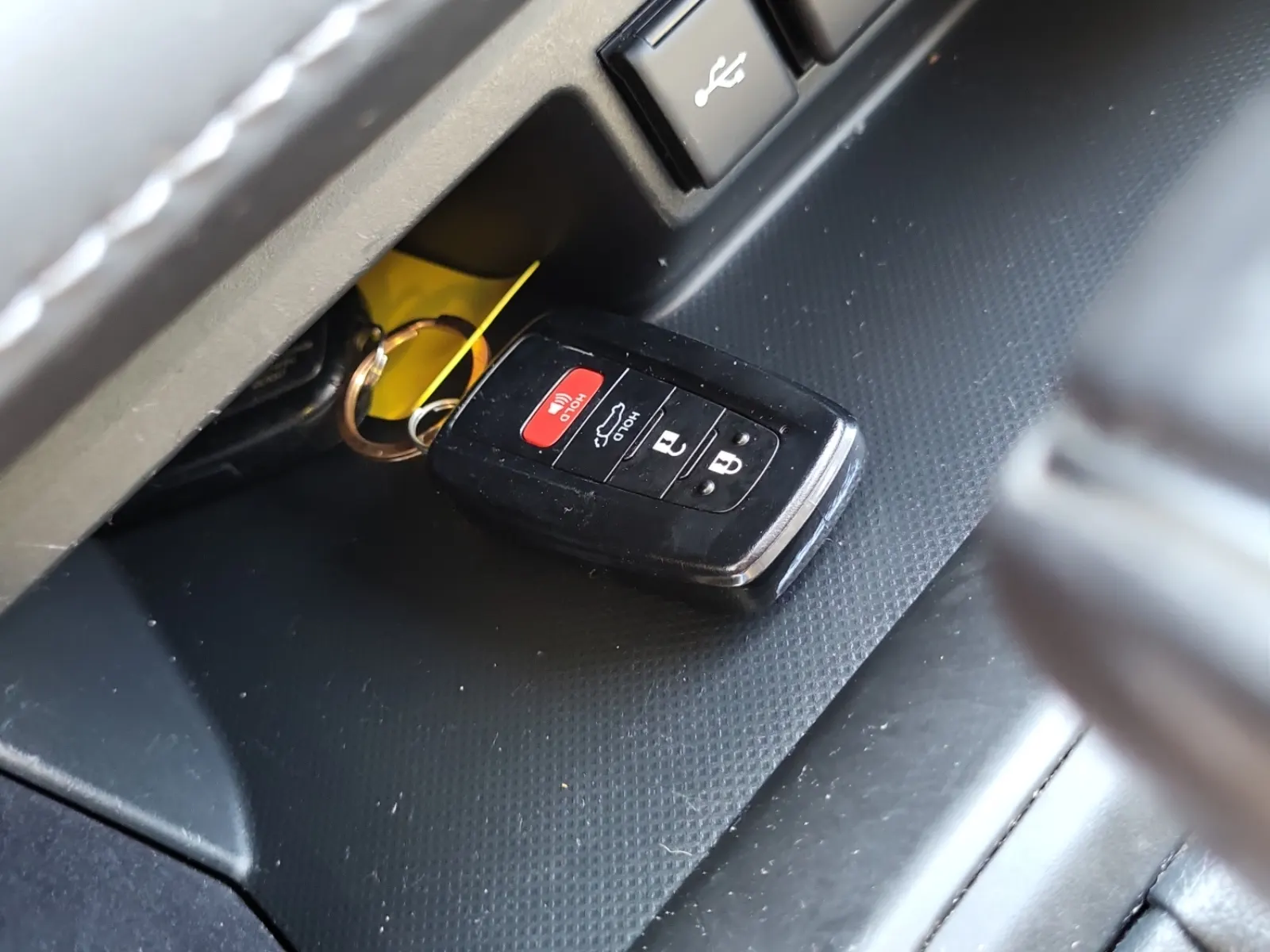 Keys/Fobs/Manual Photo