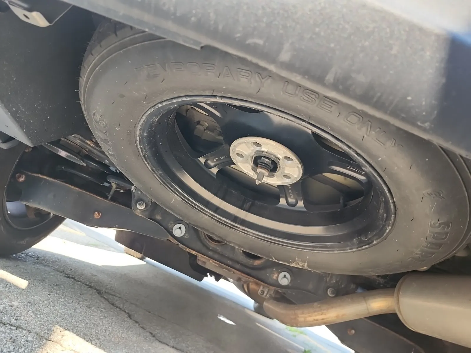 Undercarriage - Rear Photo