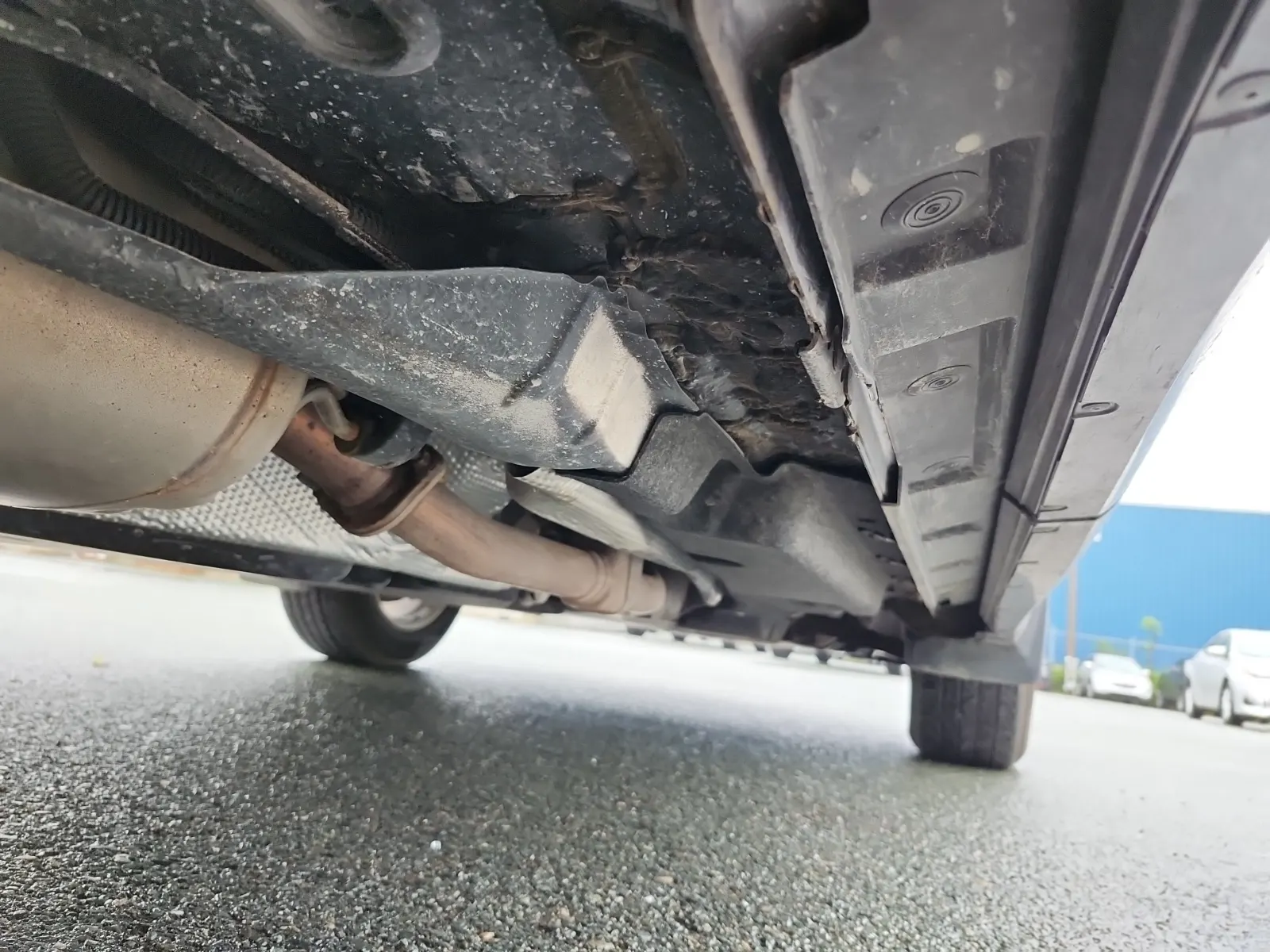 Undercarriage - Passenger Photo