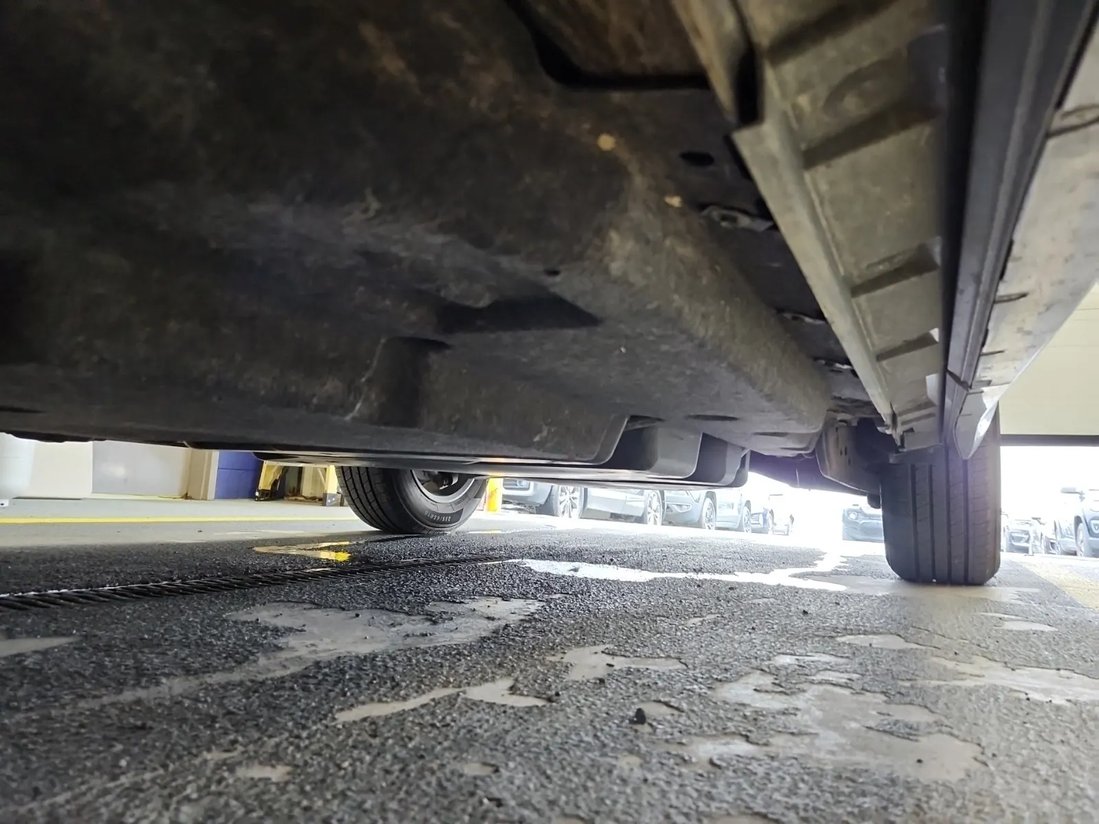 Undercarriage - Driver Photo