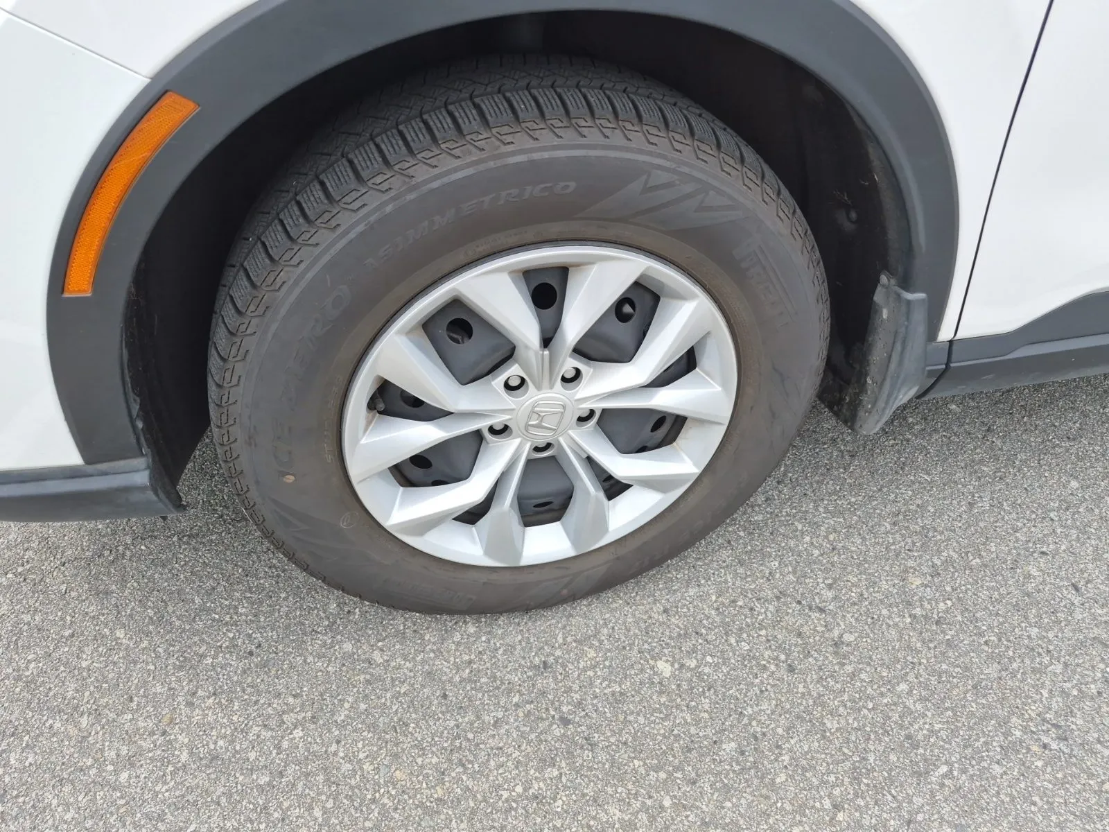 Front driver wheel/tire photo