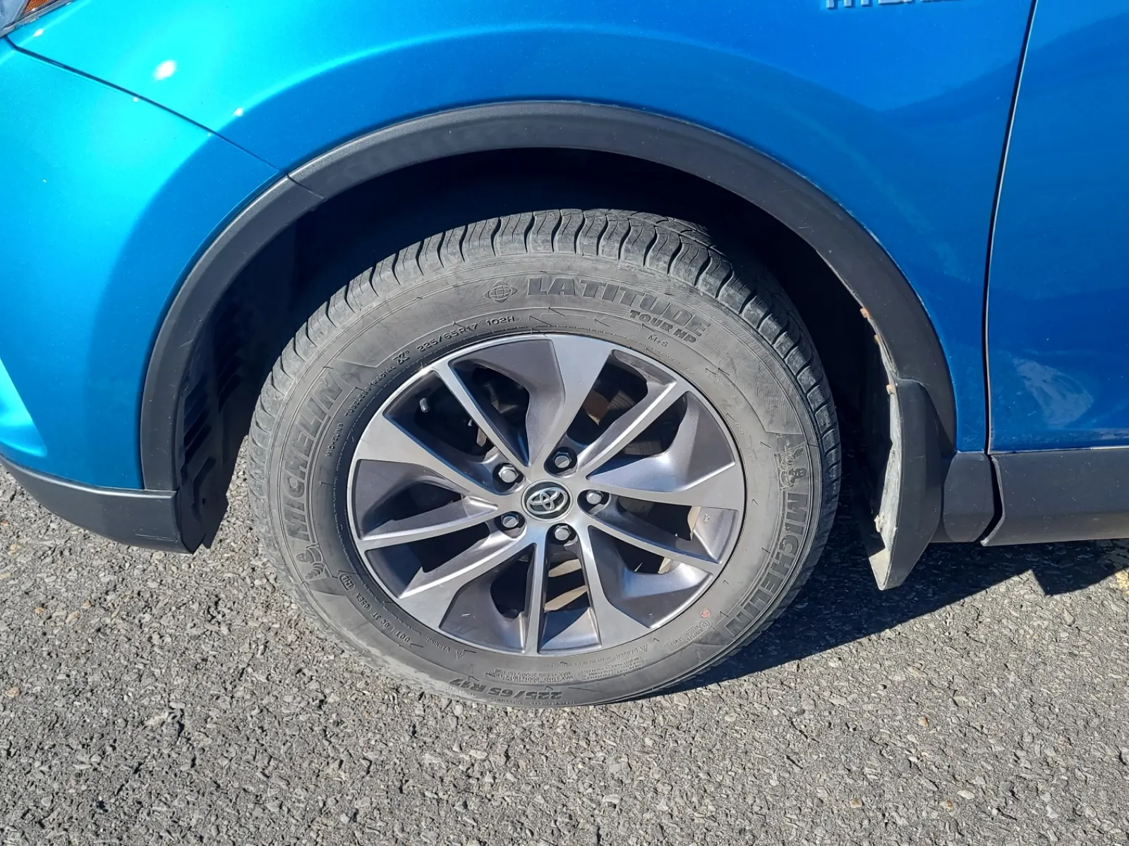 Front driver wheel/tire photo