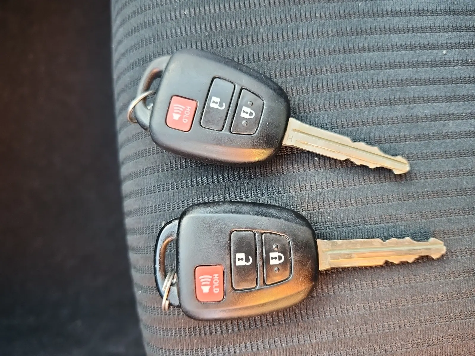 Keys/Fobs/Manual Photo