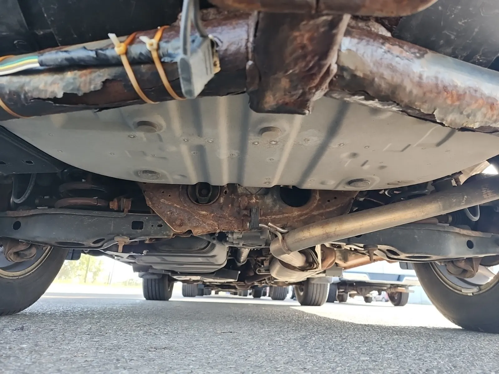 Undercarriage - Rear Photo
