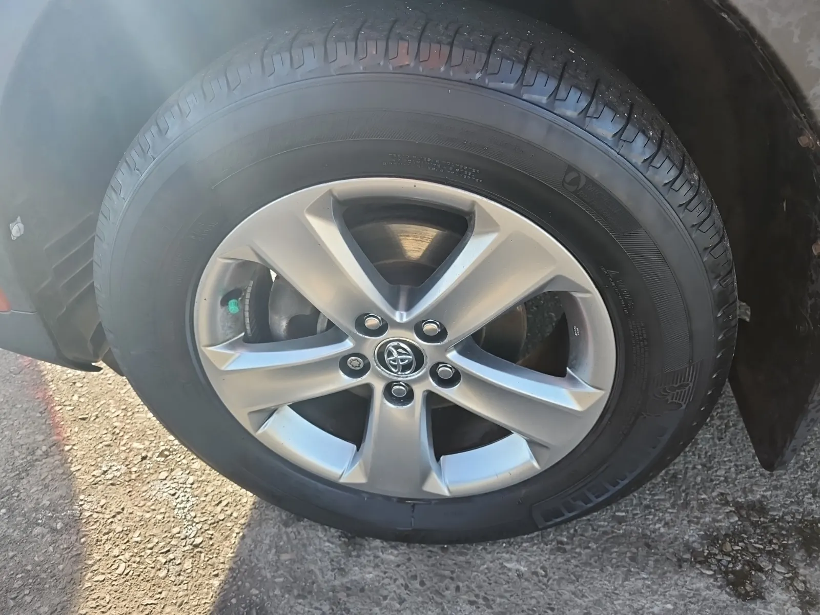 Front driver wheel/tire photo