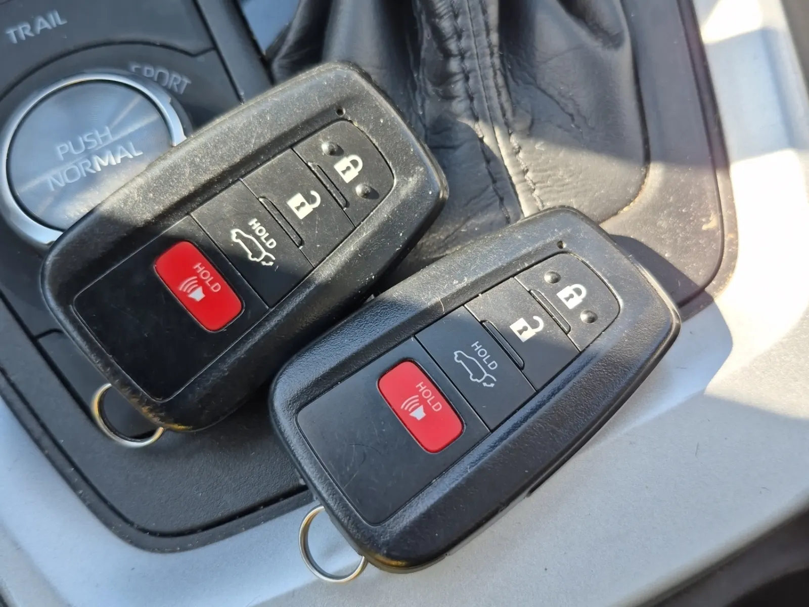 Keys/Fobs/Manual Photo