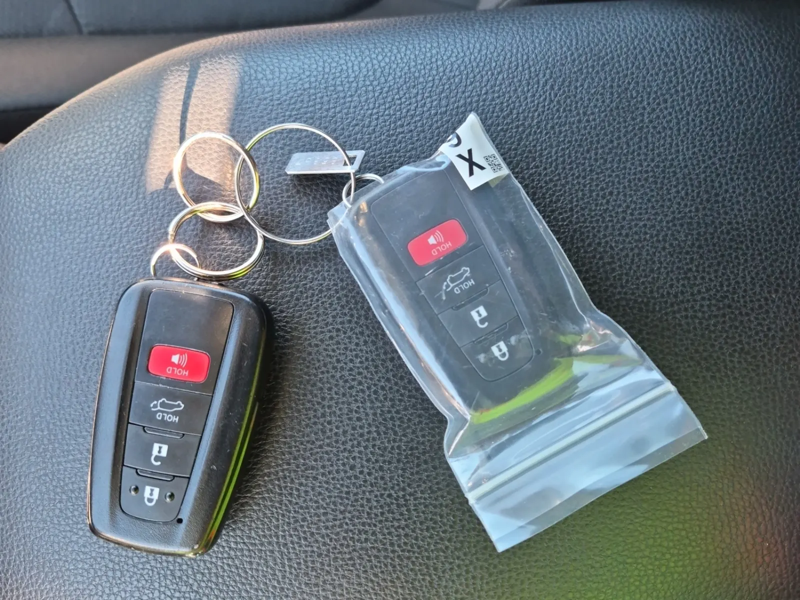 Keys/Fobs/Manual Photo