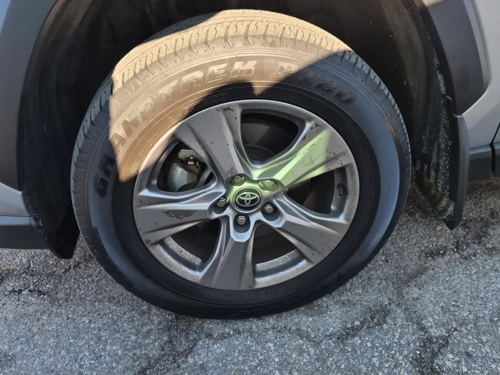 Front driver wheel/tire photo