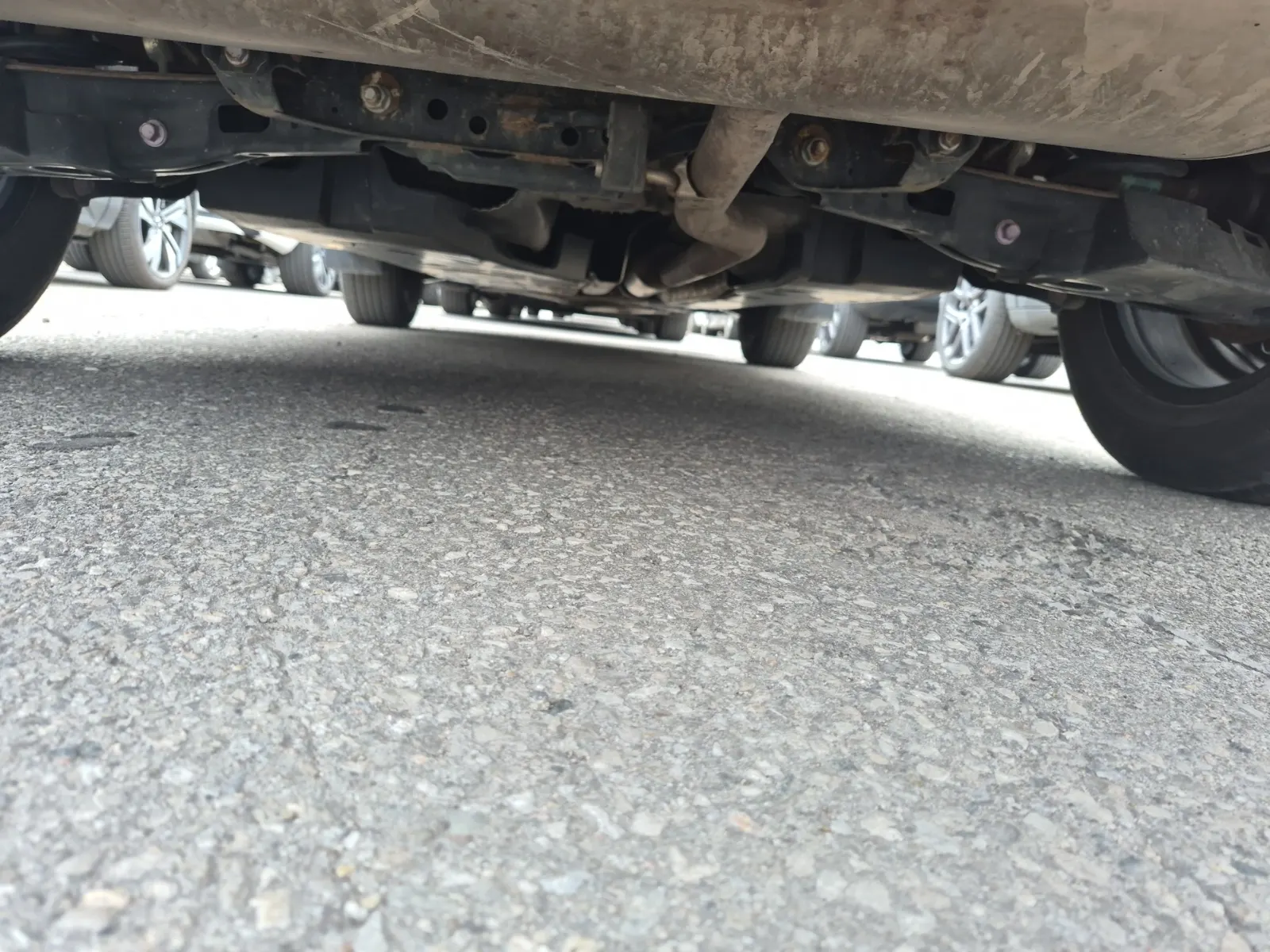 Undercarriage - Rear Photo