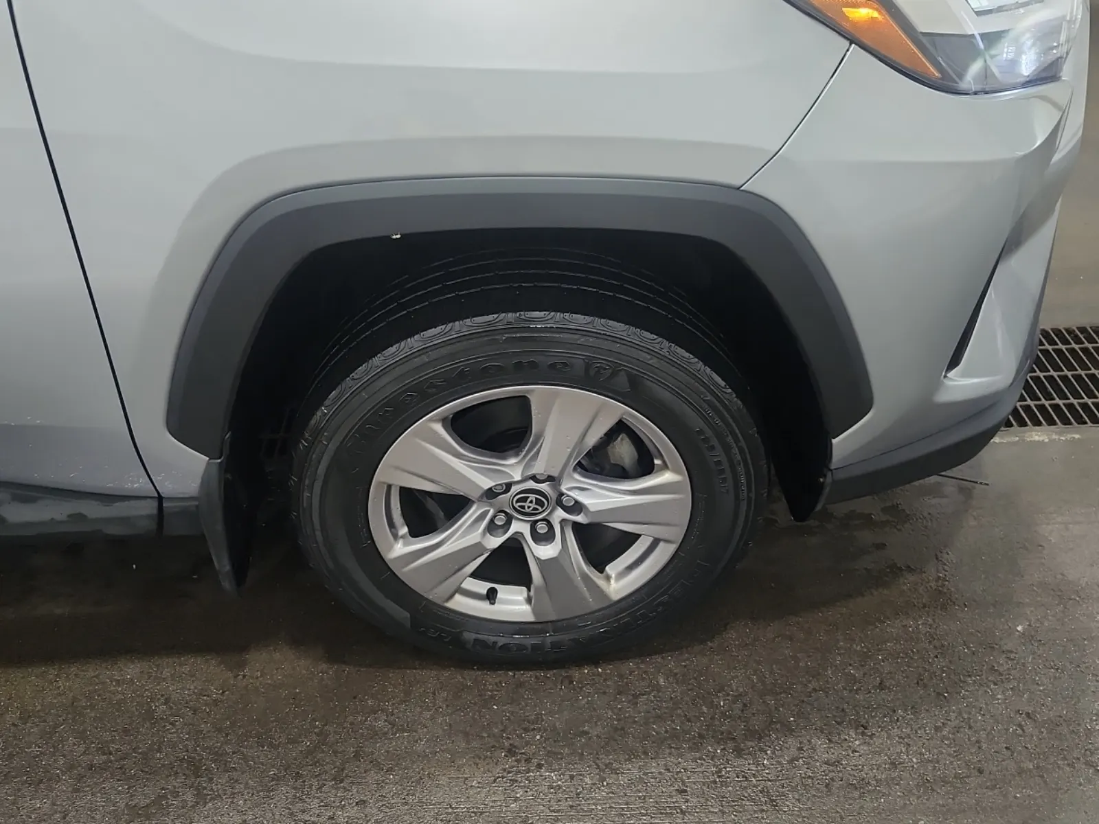 Right Front Wheel/Tire Photo