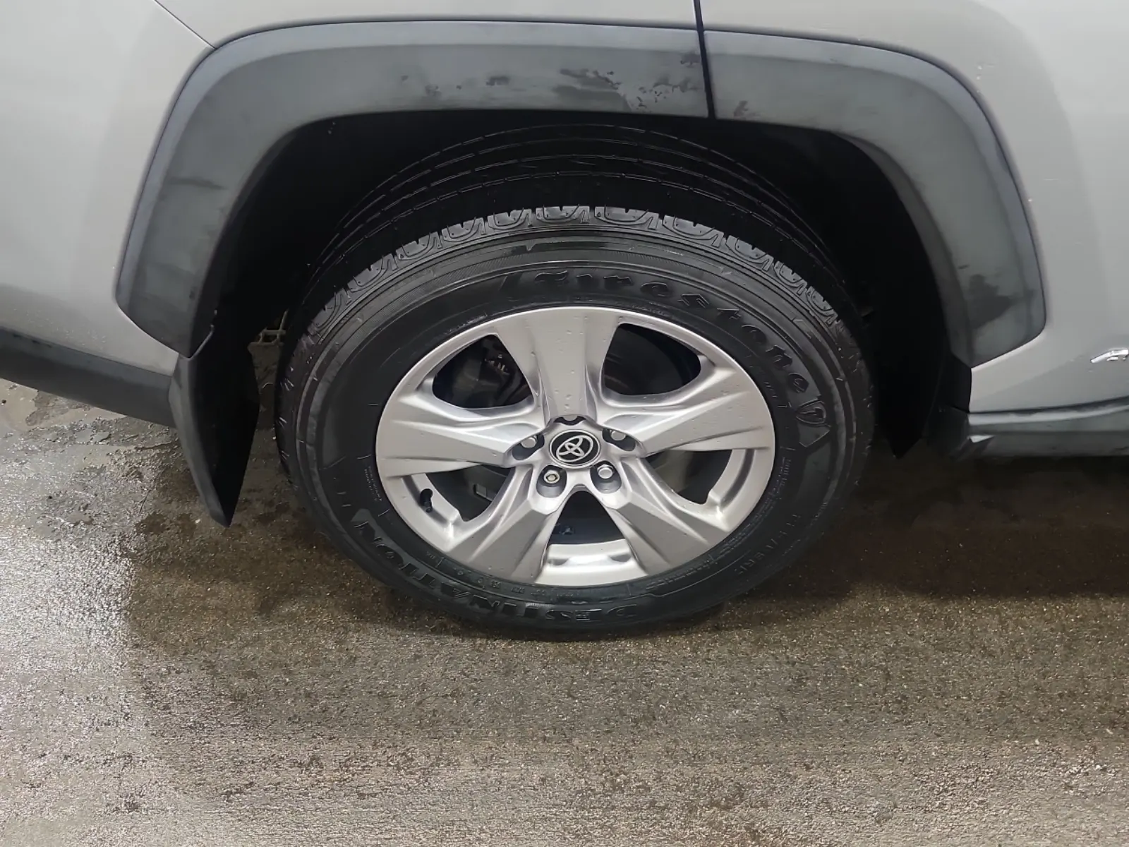 Right Rear Wheel/Tire Photo
