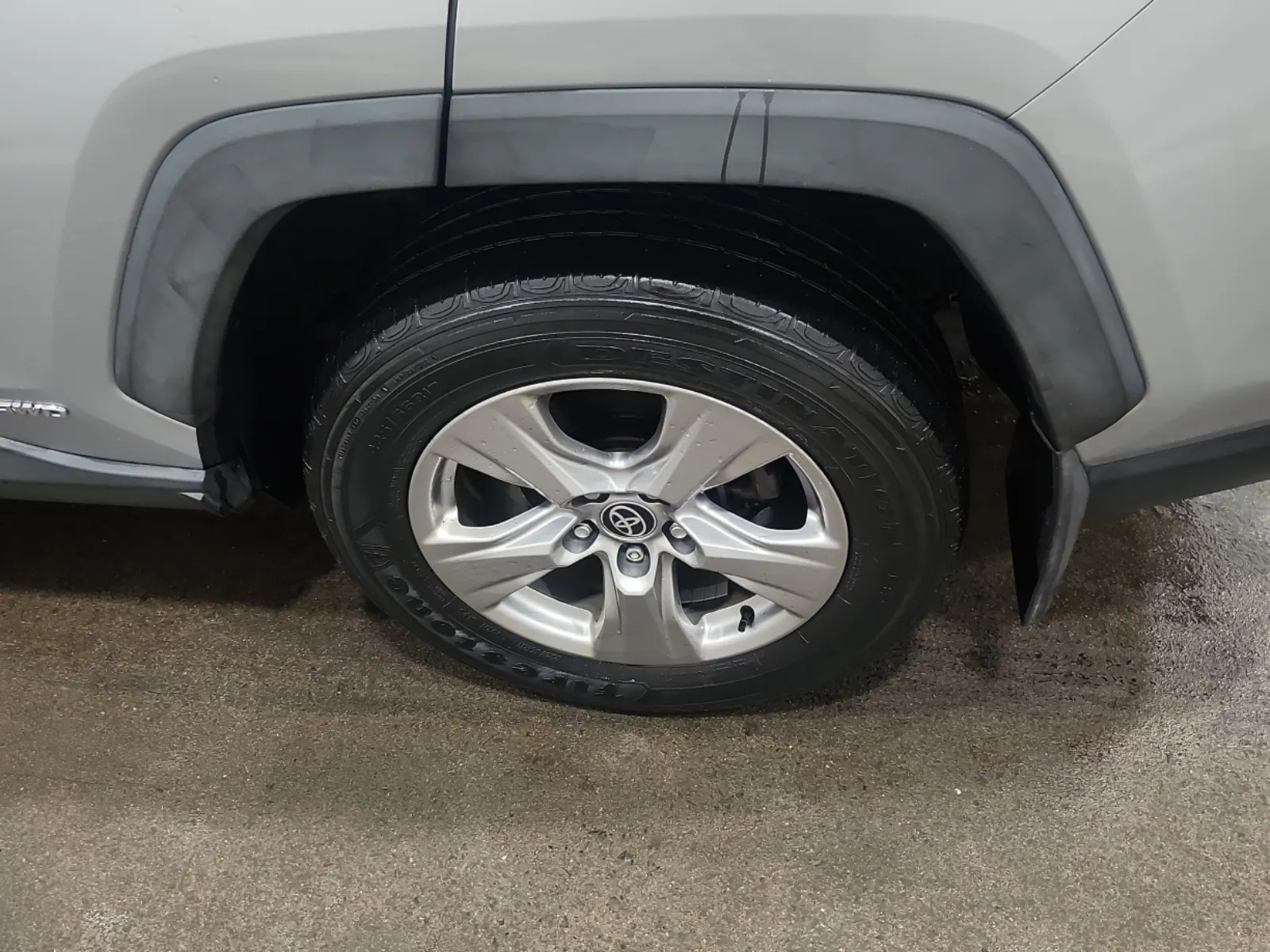Left Rear Wheel/Tire Photo