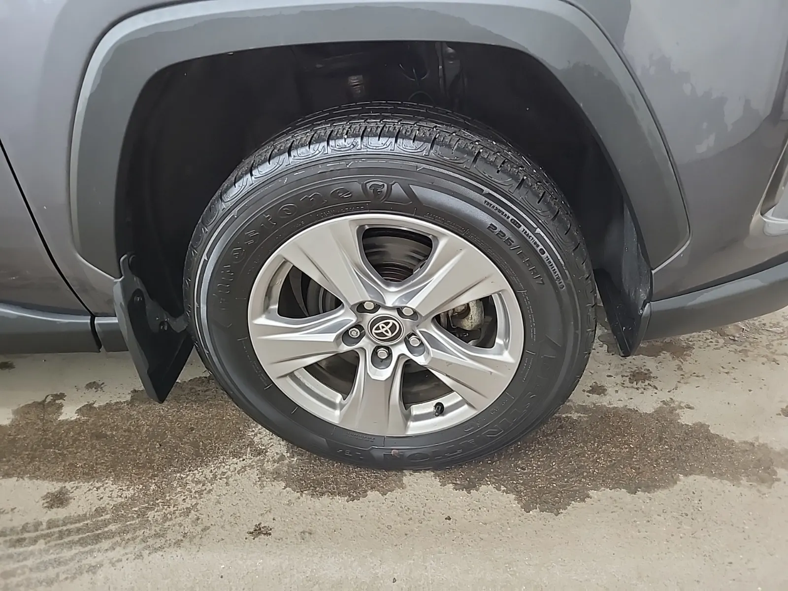 Right Front Wheel/Tire Photo