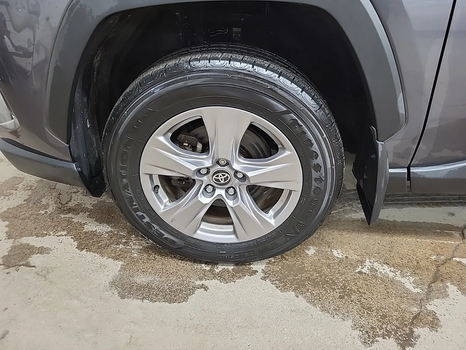 Front driver wheel/tire photo