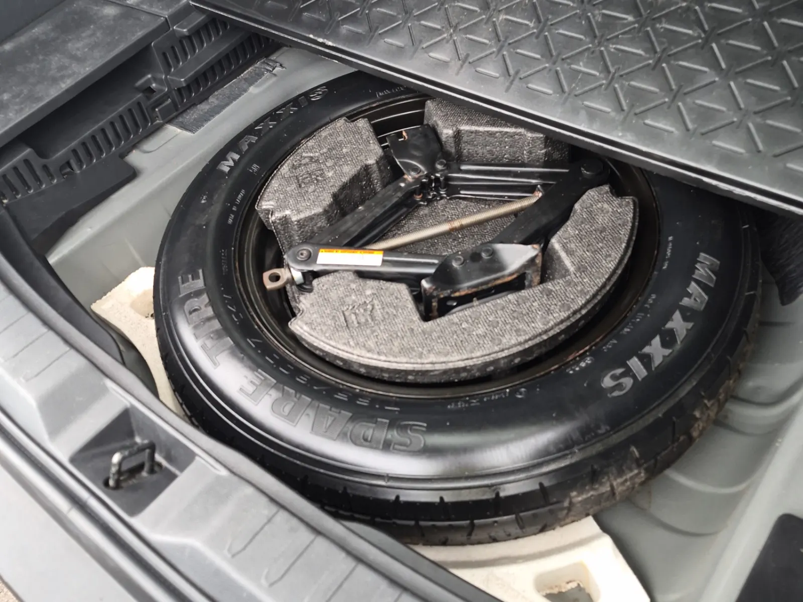 Spare Tire & Wheel Photo