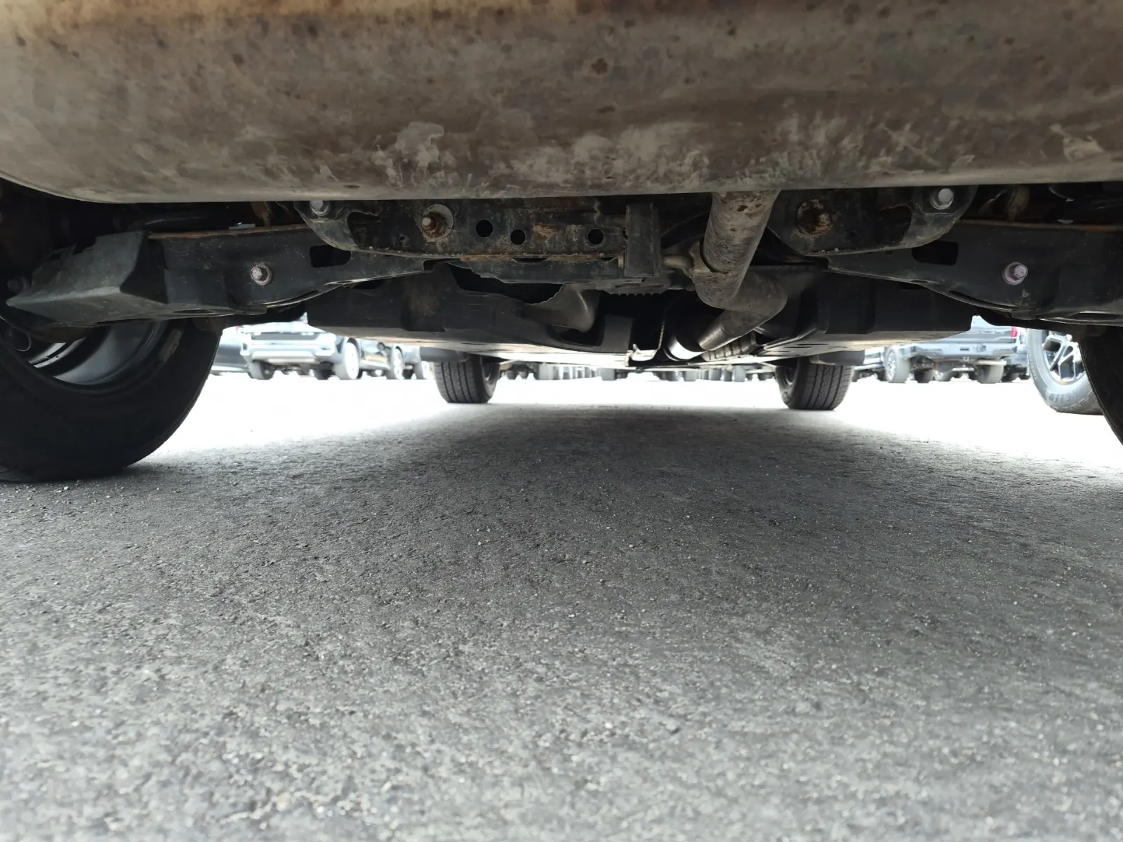 Undercarriage - Rear Photo