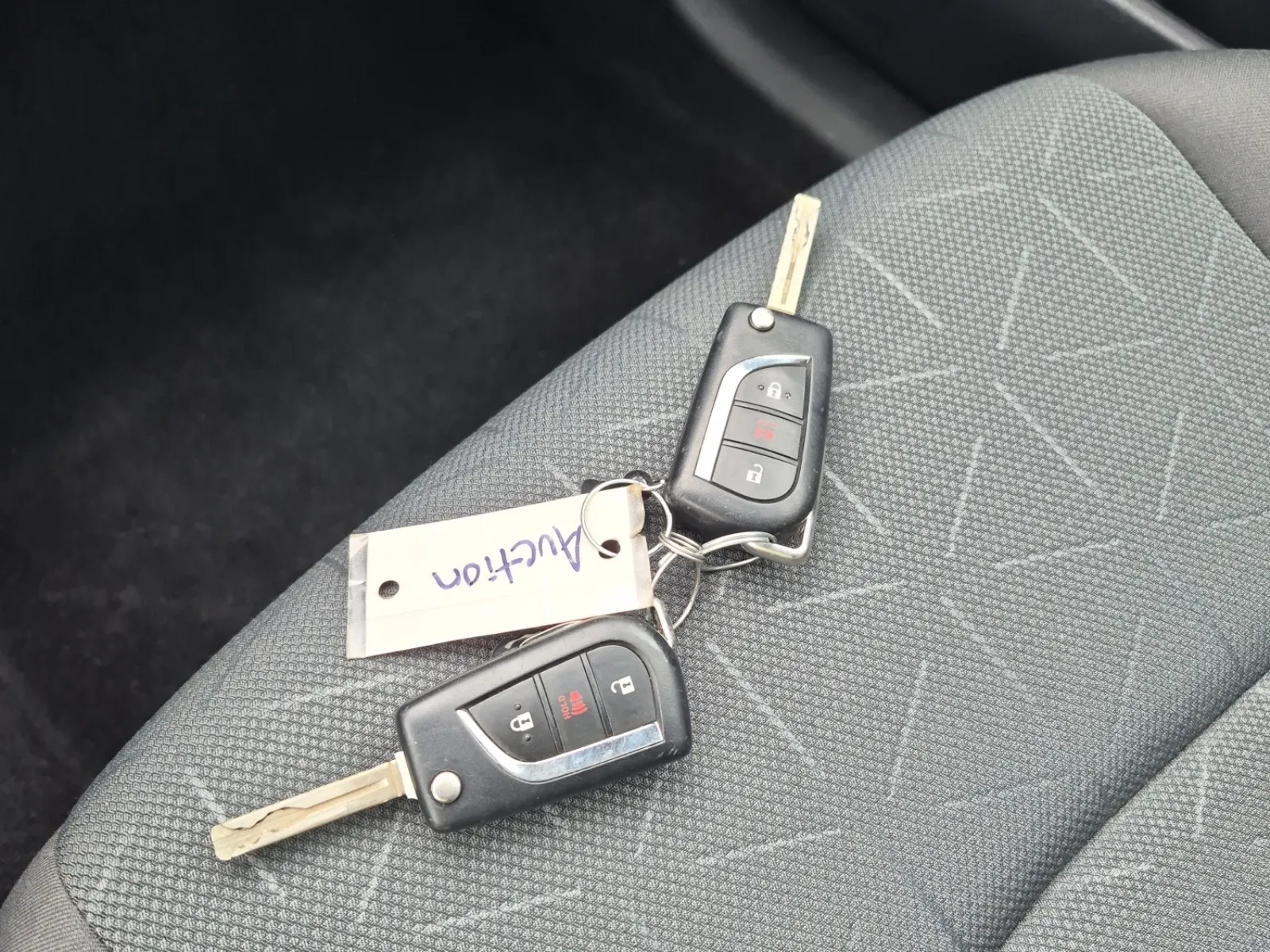 Keys/Fobs/Manual Photo