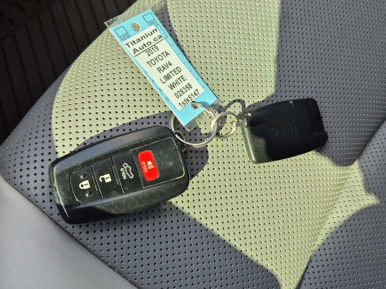 Keys/Fobs/Manual Photo