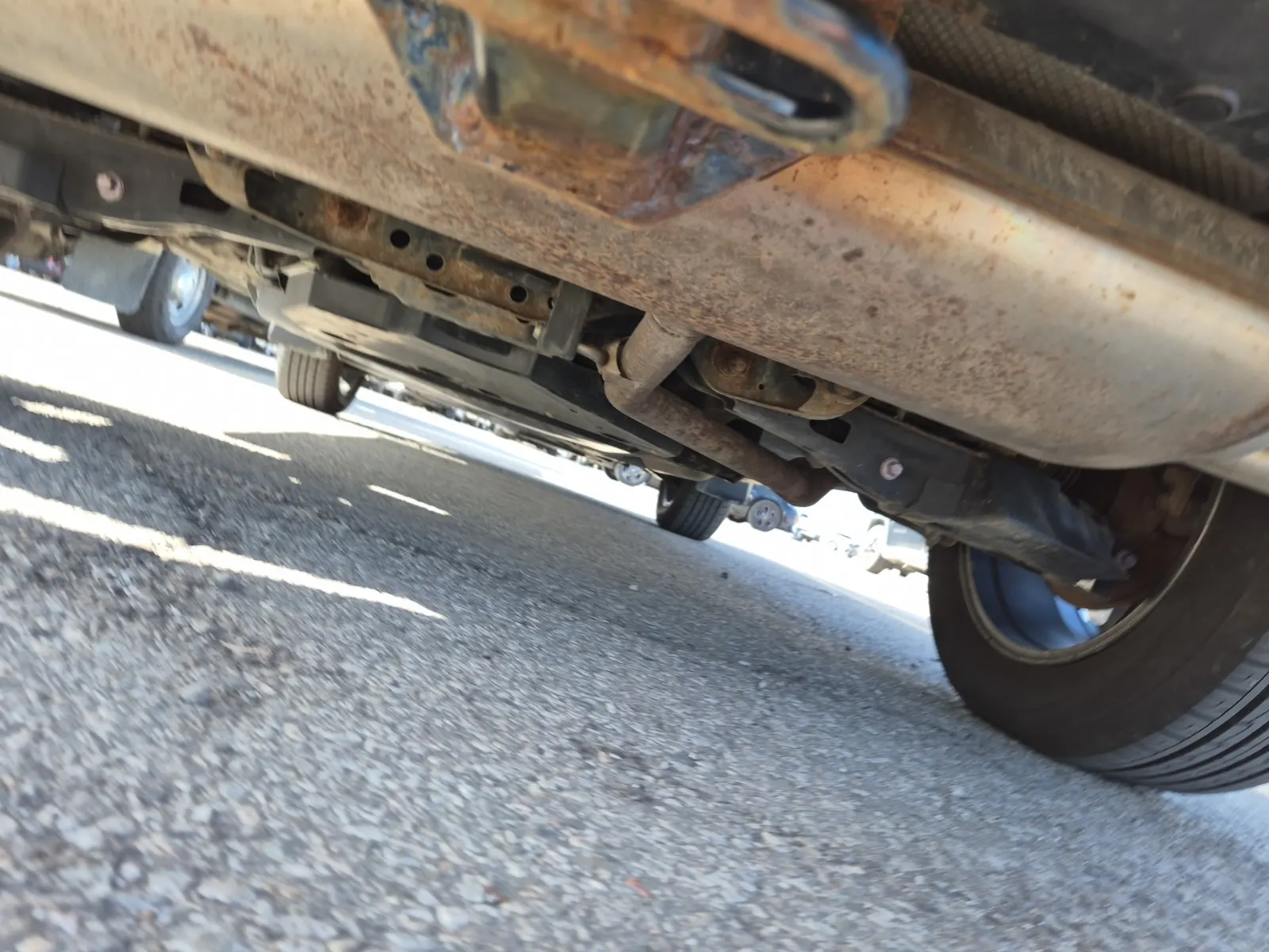 Undercarriage - Rear Photo